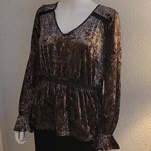 MYSTREE Floral Crushed Velvet Lace Trim Peplum Blouse